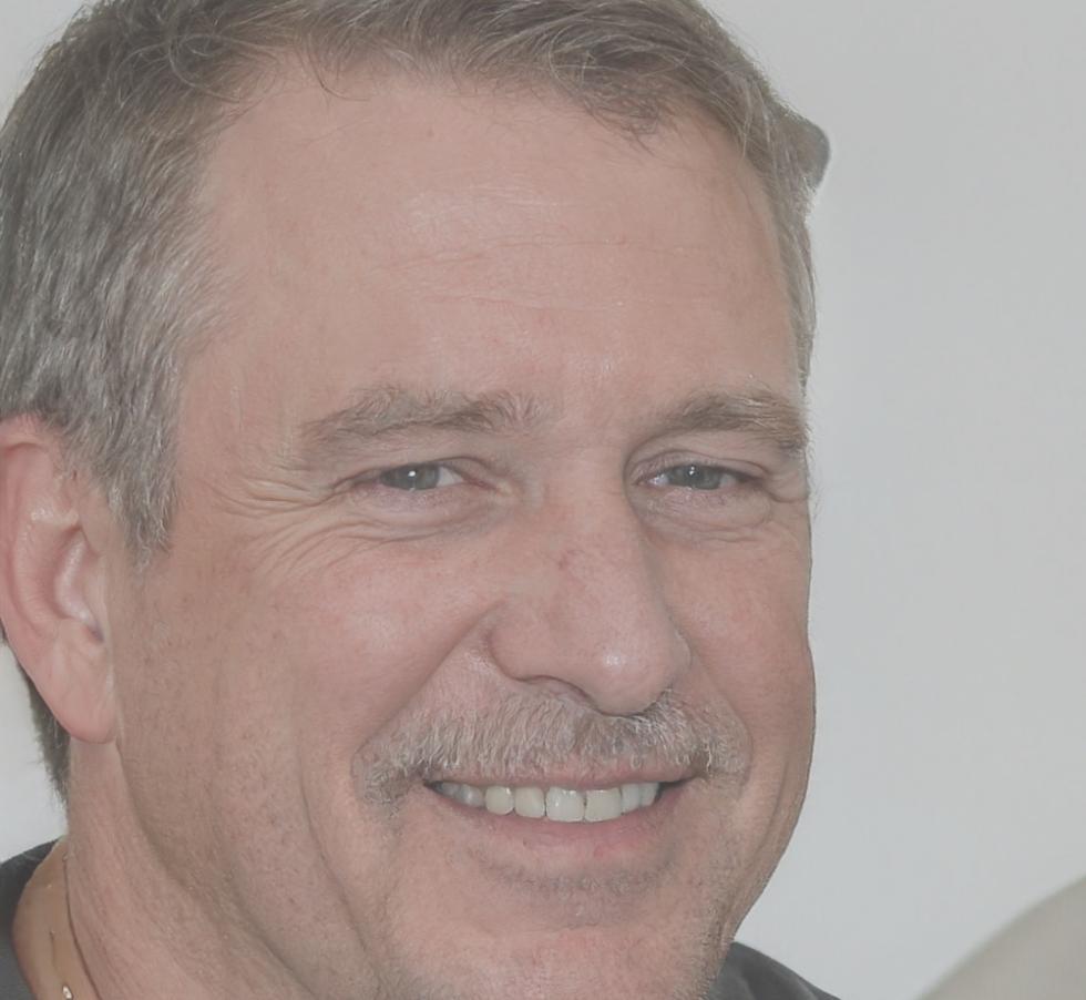 Carlos Mendes, CEO da TechFlow Solutions